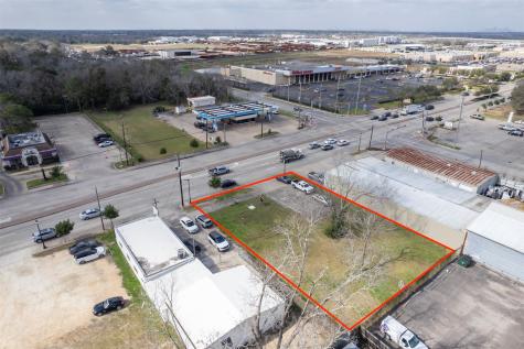 2107 N Main Street Pearland TX 77581