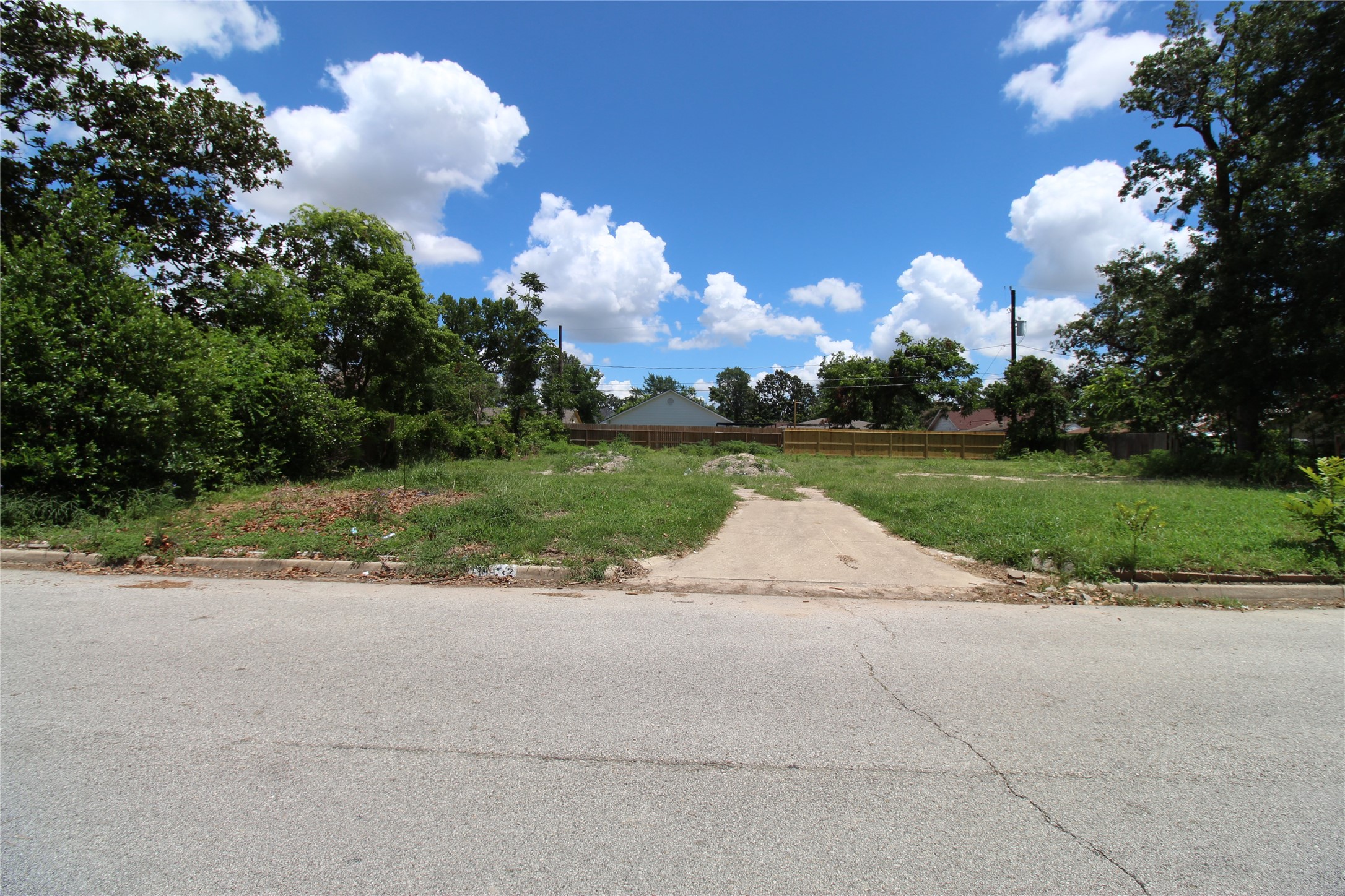 305 English Street Houston TX 77009