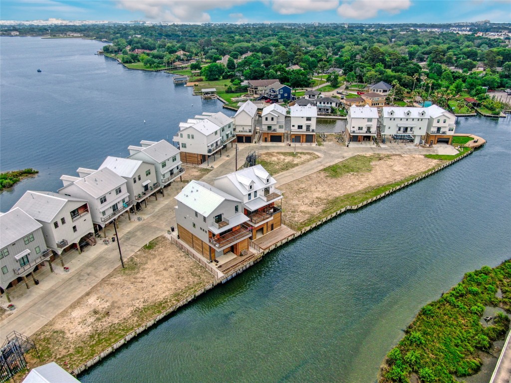 22 Cmdr Runco Lane Taylor Lake Village TX 77586