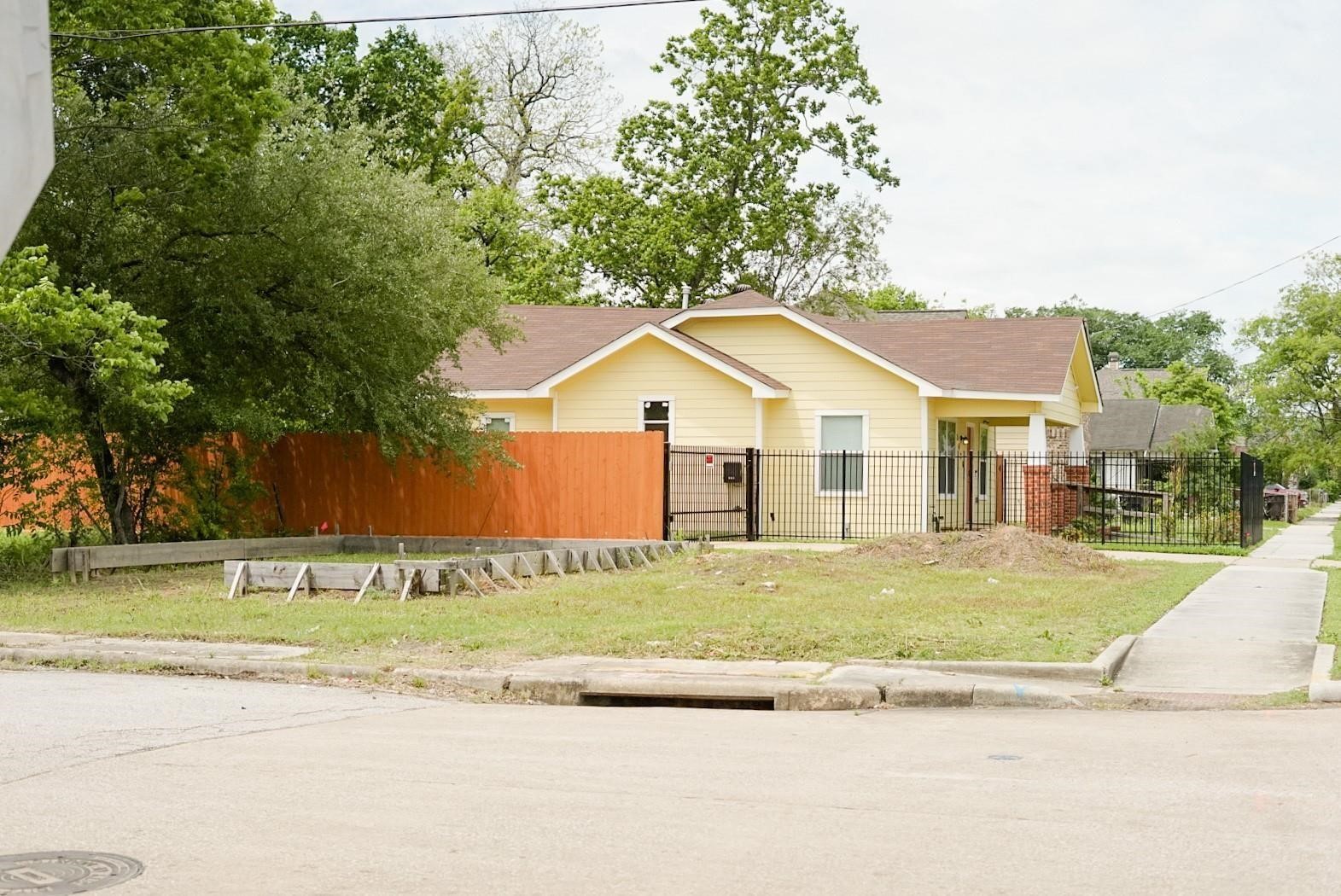 3430 Mcgowen Street Houston TX 77004