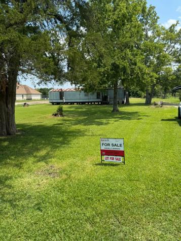 1003 Battlebell Road Highlands TX 77562