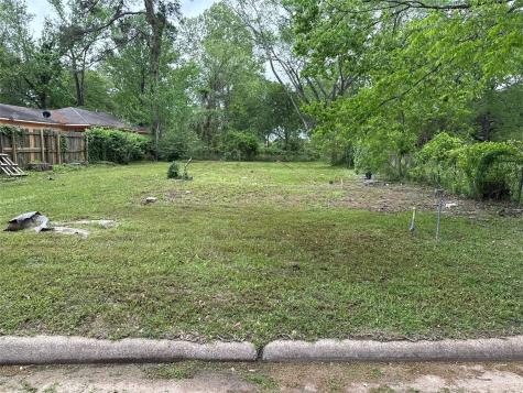 1311 N Blair Avenue Cleveland TX 77327