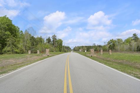 68-23-7 Sky Oak Lane Huntsville TX 77340
