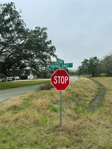 103 Vintage Oaks Court Angleton TX 77515