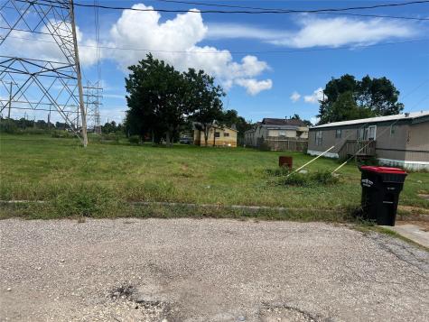 1100 Pine Street Baytown TX 77520