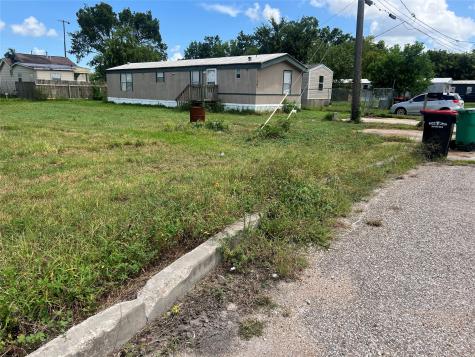 1100 Pine Street Baytown TX 77520