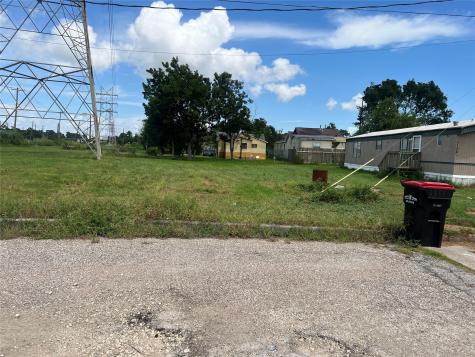 1100 Pine Street Baytown TX 77520