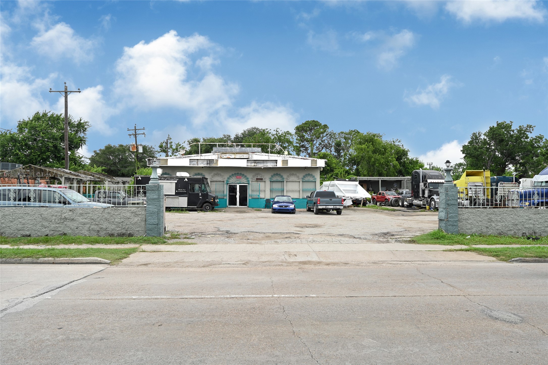 9325 Irvington Boulevard Houston TX 77022