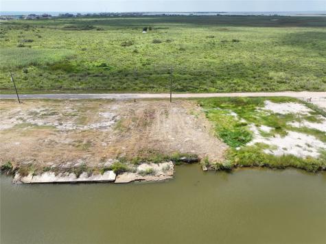 1120 Pennington Street Gilchrist TX 77617