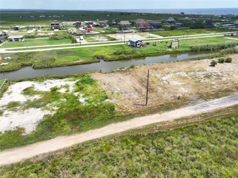 1120 Pennington Street Gilchrist TX 77617