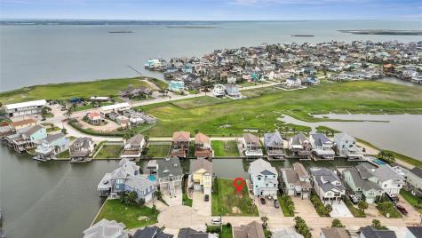 413 Amanda Circle Tiki Island TX 77554