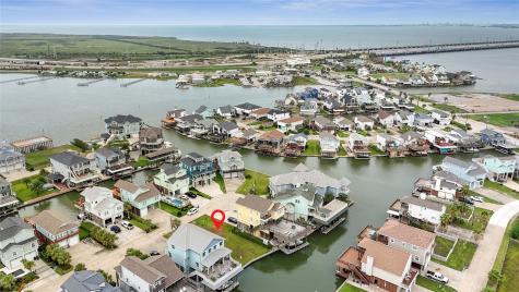 413 Amanda Circle Tiki Island TX 77554