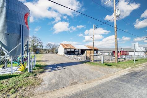 710 S May Street Madisonville TX 77864