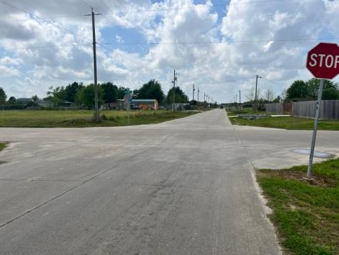 3548 Road 3548 Cleveland TX 77327