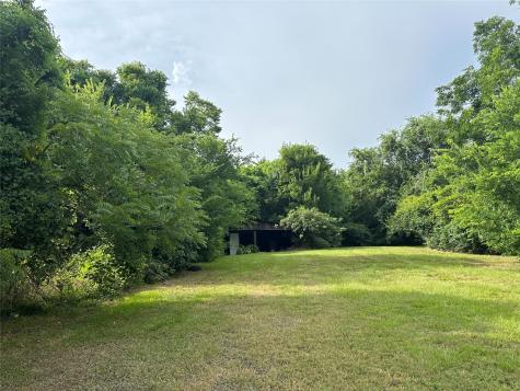 1102 N Battlebell Road Highlands TX 77562