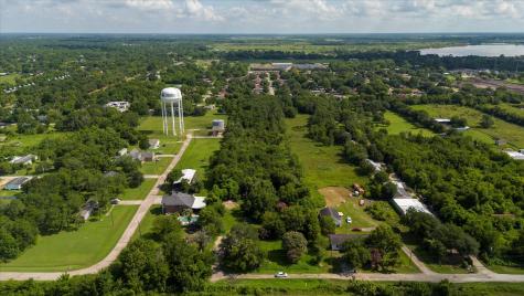 1102 N Battlebell Road Highlands TX 77562