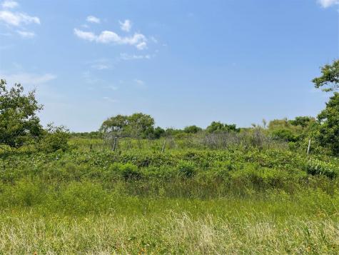672 Highway 87 Gilchrist TX 77617