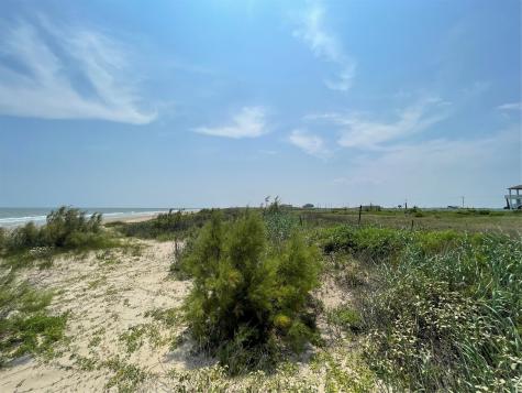 672 Highway 87 Gilchrist TX 77617