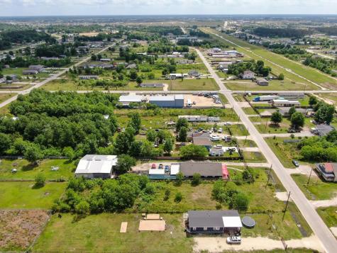 1407 County Road 3558 Cleveland TX 77327