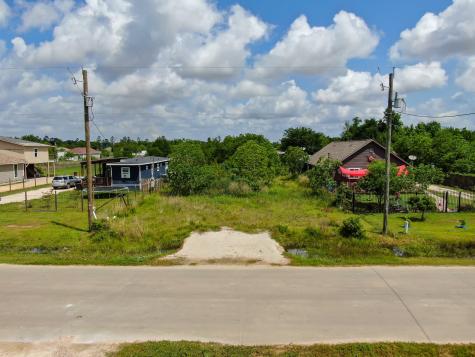 1407 County Road 3558 Cleveland TX 77327