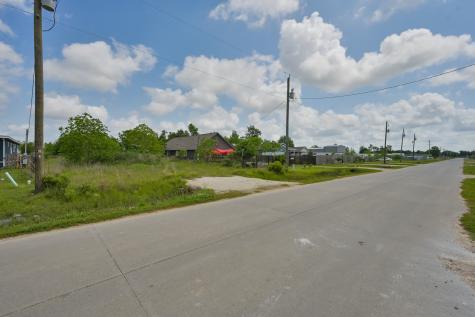 1407 County Road 3558 Cleveland TX 77327