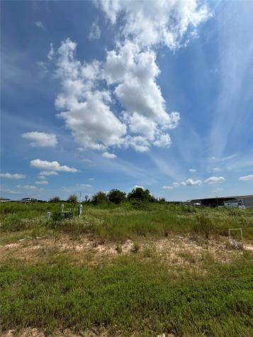 400 Road 5603 Cleveland TX 77327