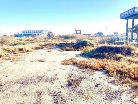 1136 Pennington Street Gilchrist TX 77617