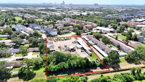 1915 Sherwood Forest Street Houston TX 77043