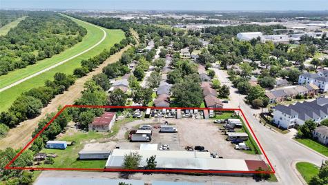 1915 Sherwood Forest Street Houston TX 77043