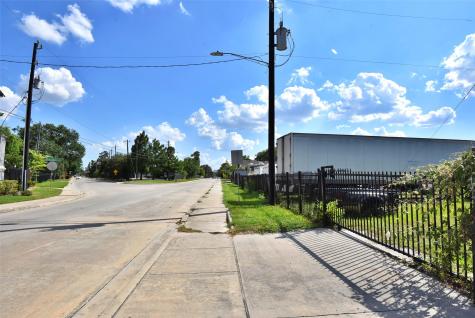 1915 Sherwood Forest Street Houston TX 77043