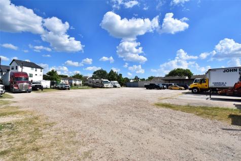 1915 Sherwood Forest Street Houston TX 77043
