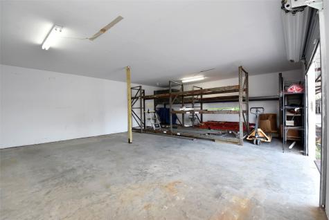 1915 Sherwood Forest Street Houston TX 77043