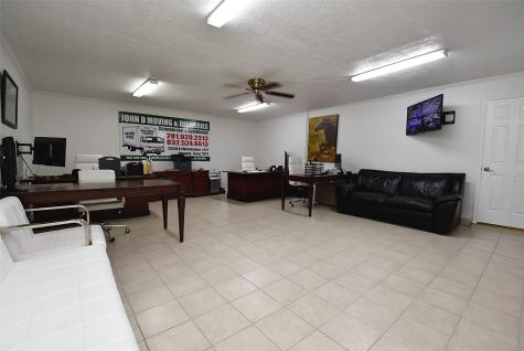 1915 Sherwood Forest Street Houston TX 77043