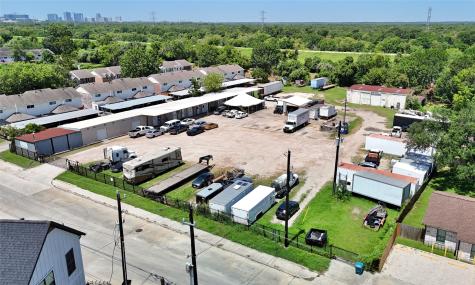 1915 Sherwood Forest Street Houston TX 77043