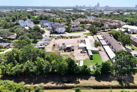 1915 Sherwood Forest Street Houston TX 77043