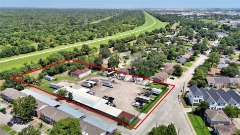 1915 Sherwood Forest Street Houston TX 77043
