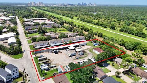 1915 Sherwood Forest Street Houston TX 77043