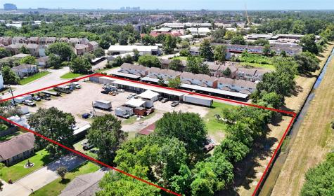 1915 Sherwood Forest Street Houston TX 77043