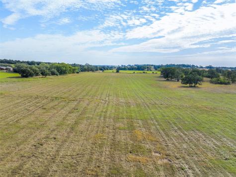 1463 County Road 324 Lincoln TX 78948