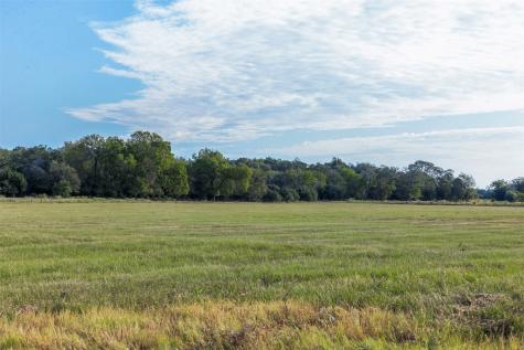 1463 County Road 324 Lincoln TX 78948