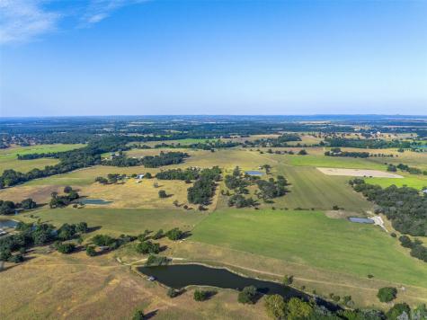 1463 County Road 324 Lincoln TX 78948