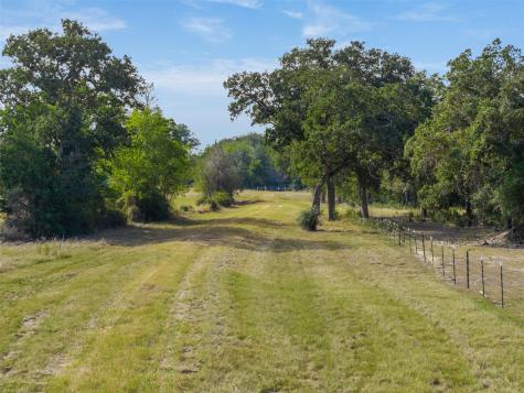 1463 County Road 324 Lincoln TX 78948