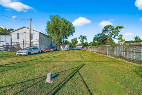 8109 W Hardy Road Houston TX 77022