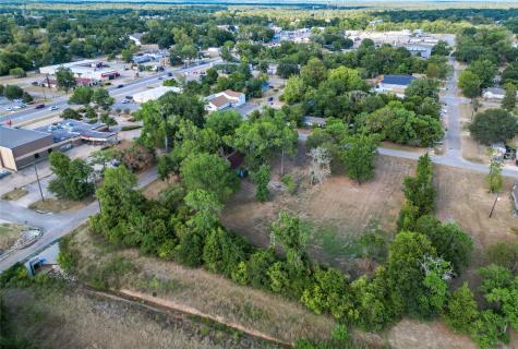 200 S Woodson Street Willis TX 77378
