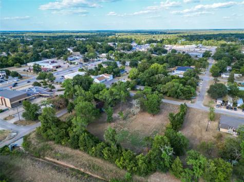200 S Woodson Street Willis TX 77378