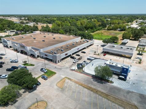 200 S Woodson Street Willis TX 77378