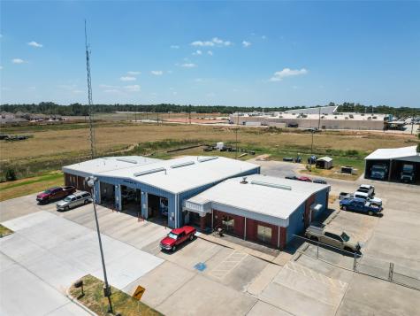 200 S Woodson Street Willis TX 77378