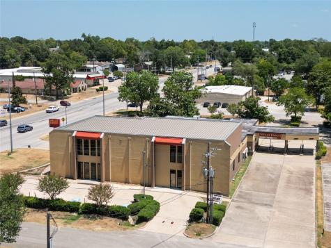 200 S Woodson Street Willis TX 77378