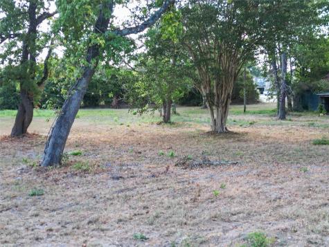 200 S Woodson Street Willis TX 77378