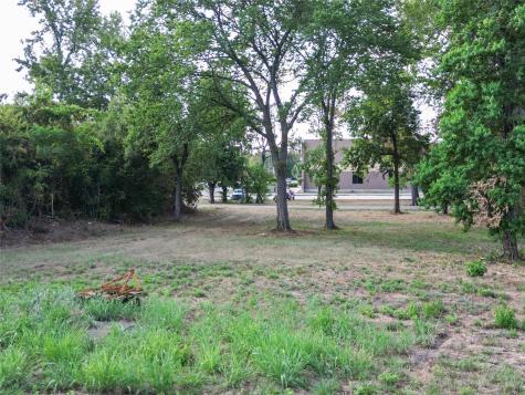200 S Woodson Street Willis TX 77378